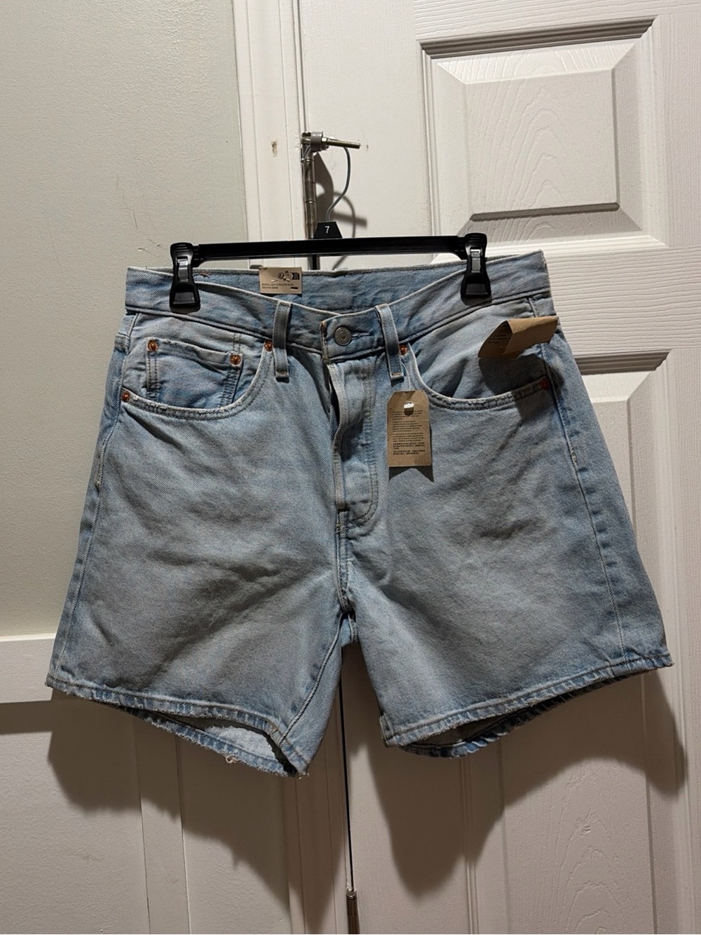 Levi’s 501 mid thigh light wash jean shorts size 30 NWT